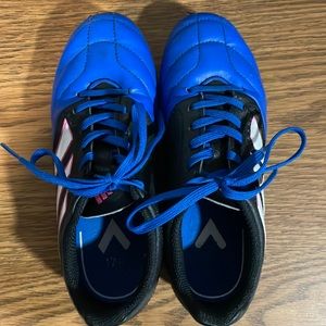 Adidas-Youth Soccer Cleats (Size 1.5)